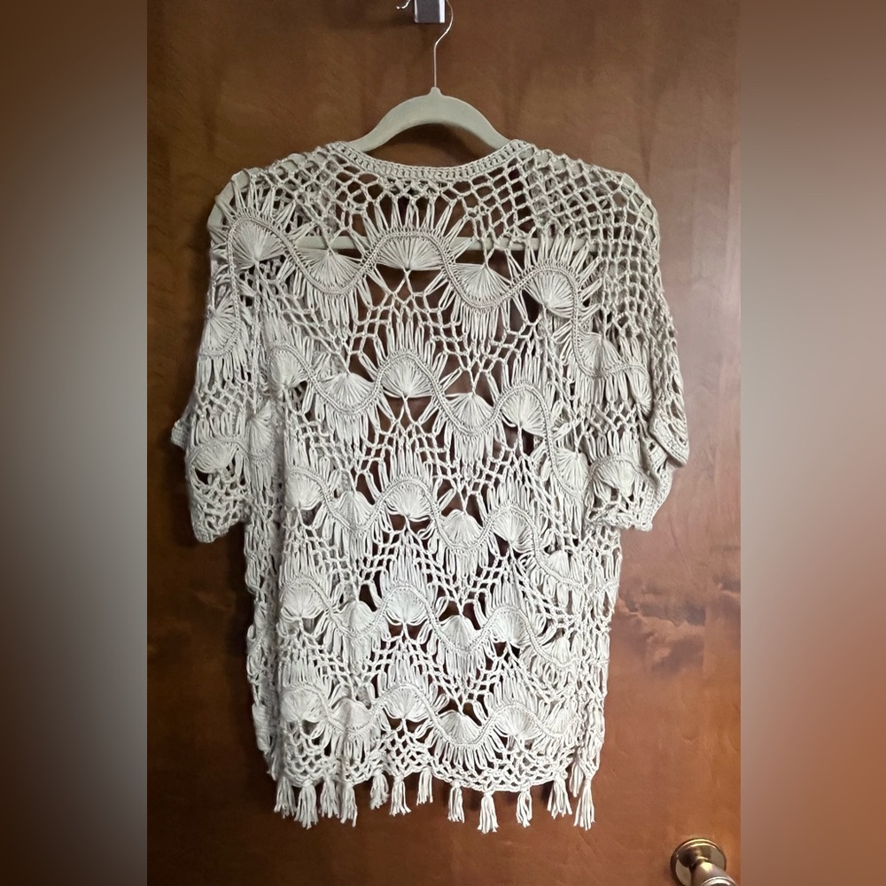 ABSOLUTELY FAMOUS Ladies Size Large Taupe Color Crochet Short Sleeve Shrug. - Picture 6 of 8